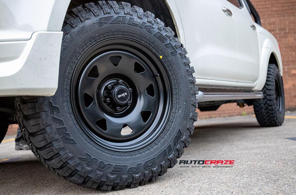 NISSAN-NAVARA-TERRA-SATIN-BLACK